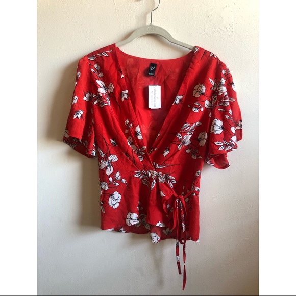 Red floral wrap blouse NWT - Picture 1 of 4